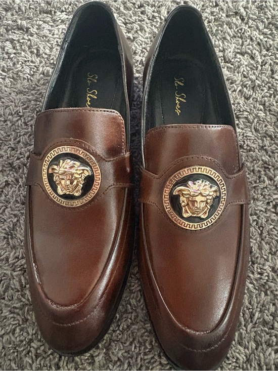 Brown Leather Men’s Loafer with Gold Medallion US size 6